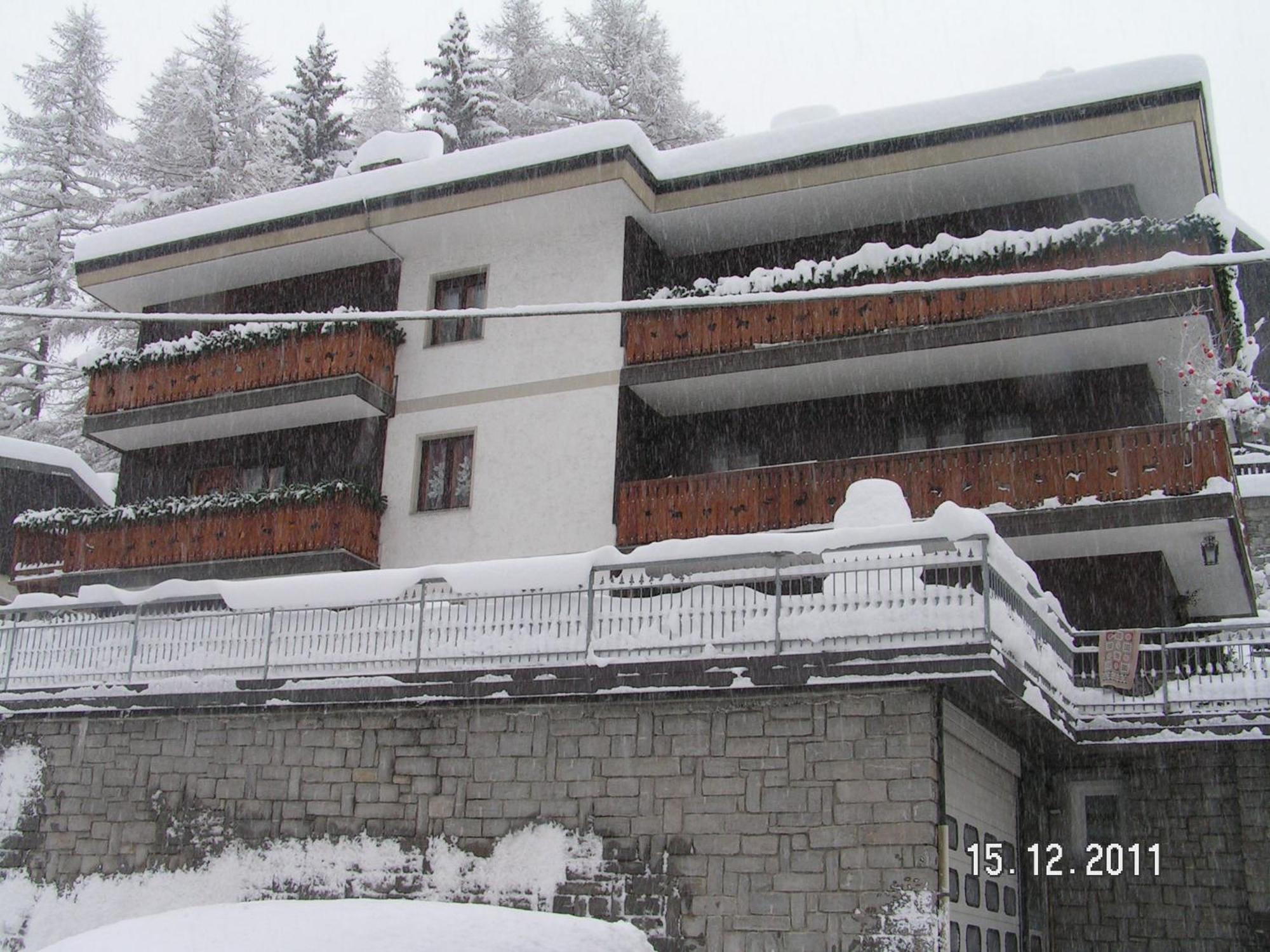B&B Lepetitnid Valtournenche Exterior photo